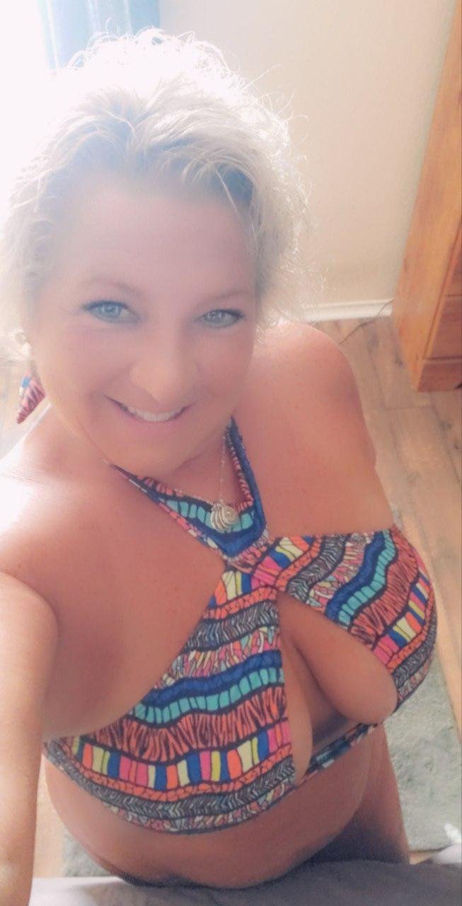 Reddit MILF loves exposing her sexy slut body online #wDPcYyey
