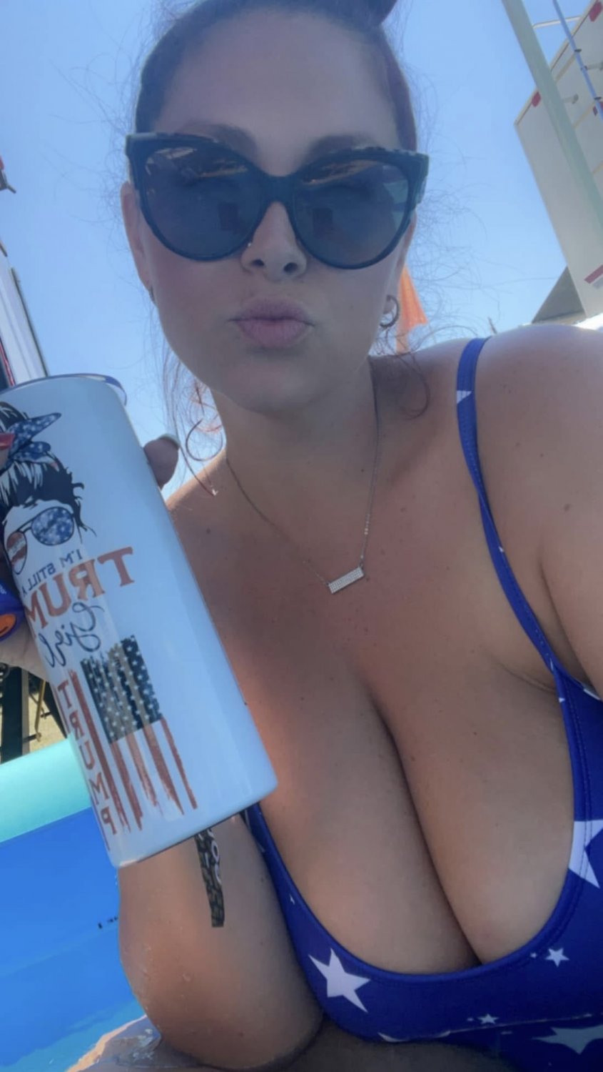 Big titted Wife’s pics leaked #SI18PEIB