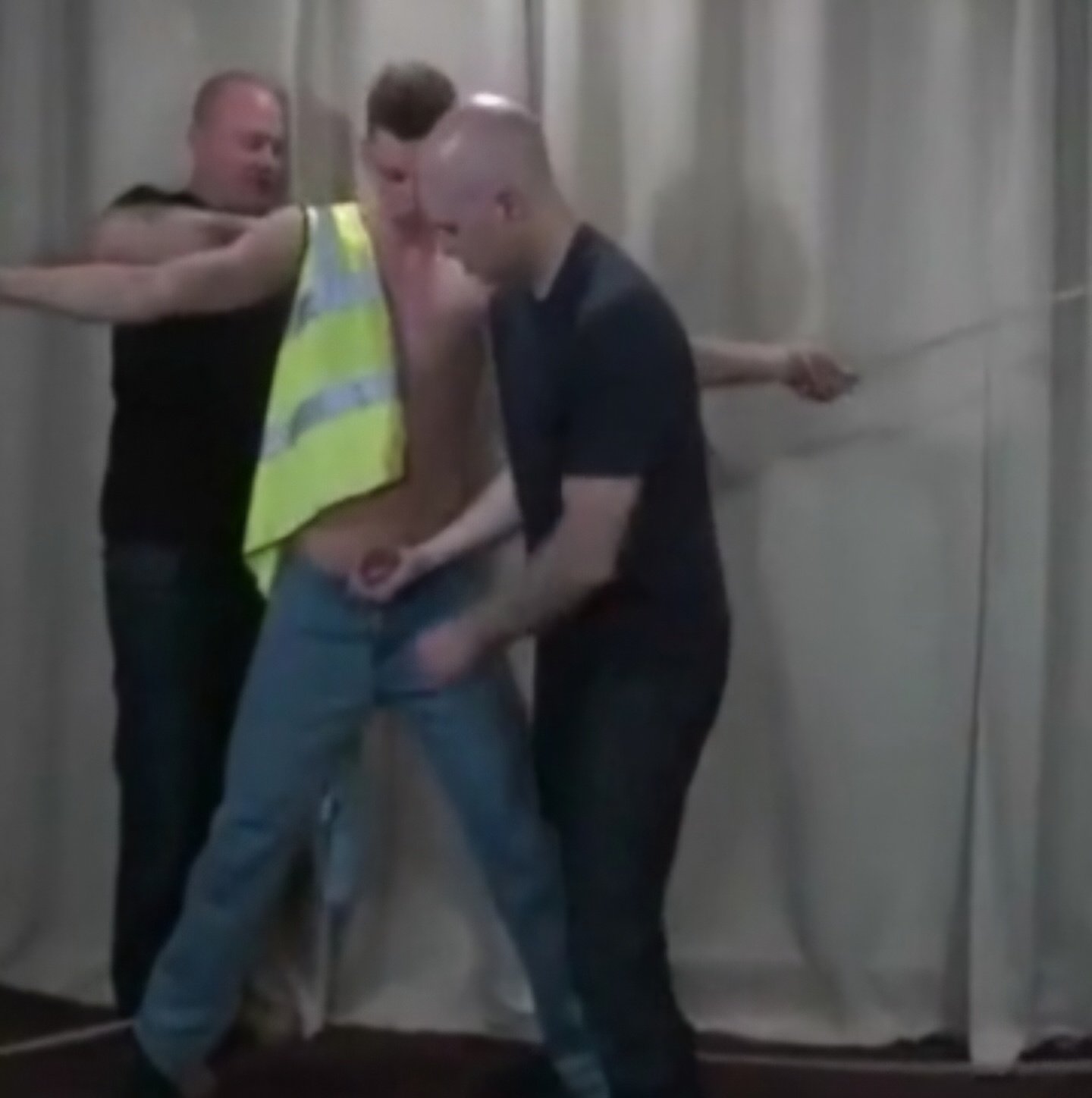 Trouble for the unfortunate boy Steve #Zf9nlaDh
